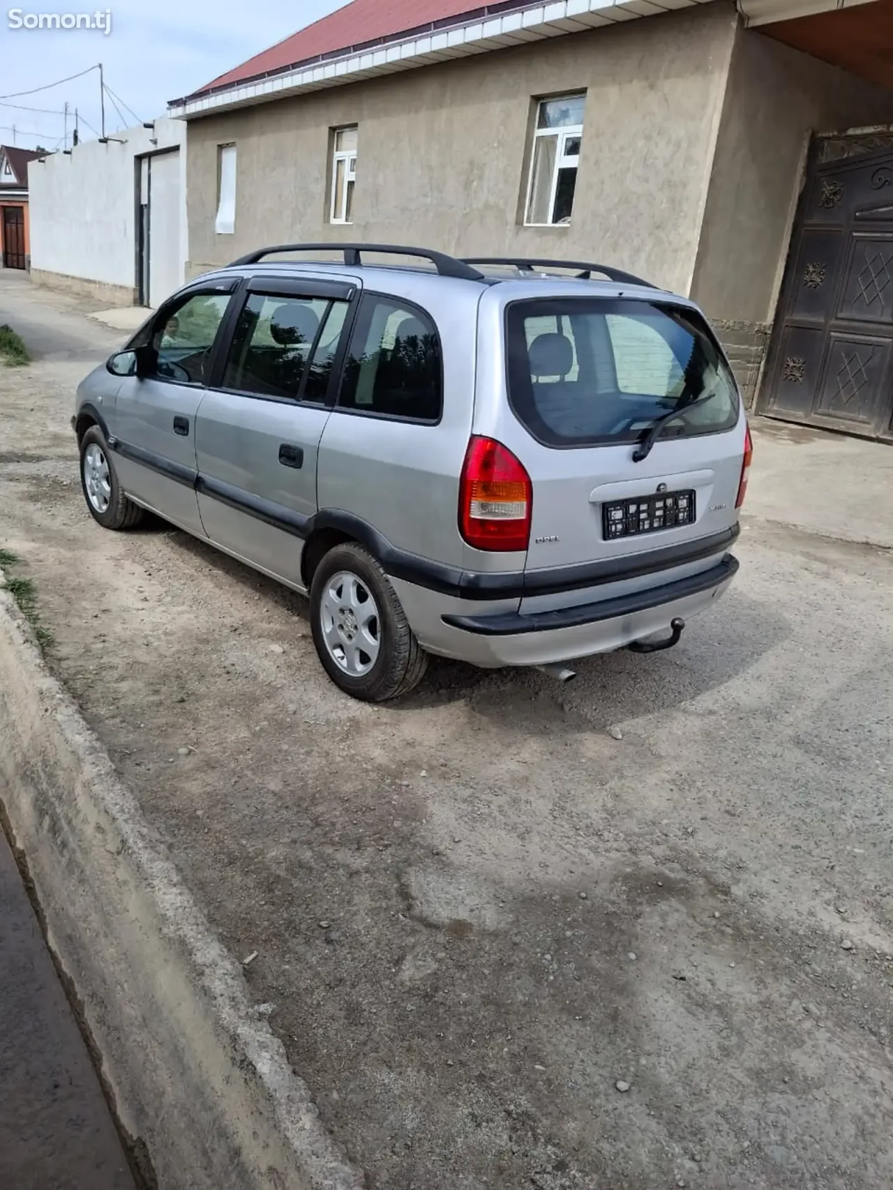 Opel Zafira 1999 · 1.8 MT