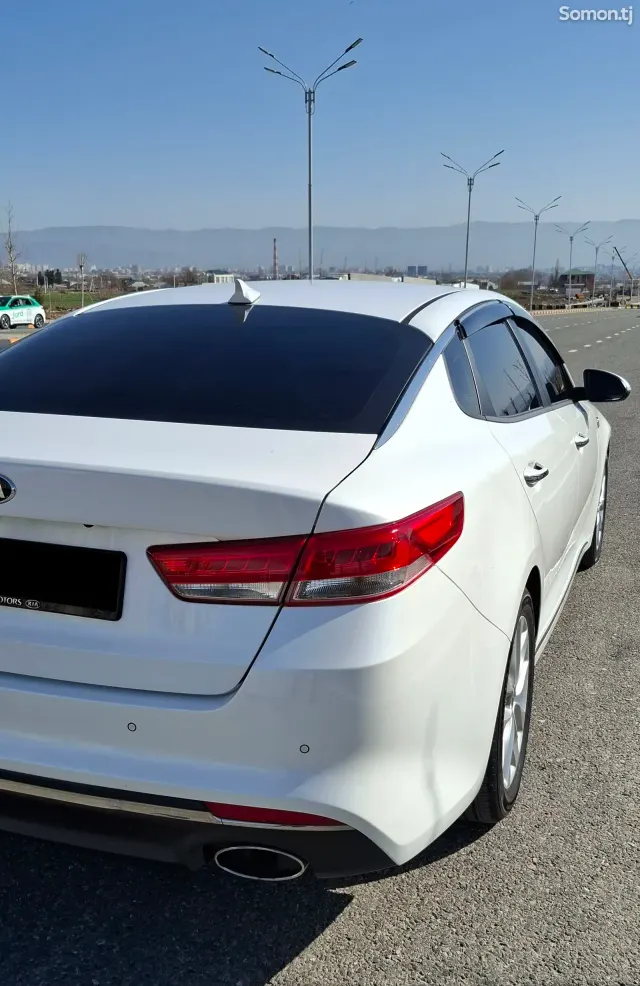 Kia K5 2016 · 2.0 AT