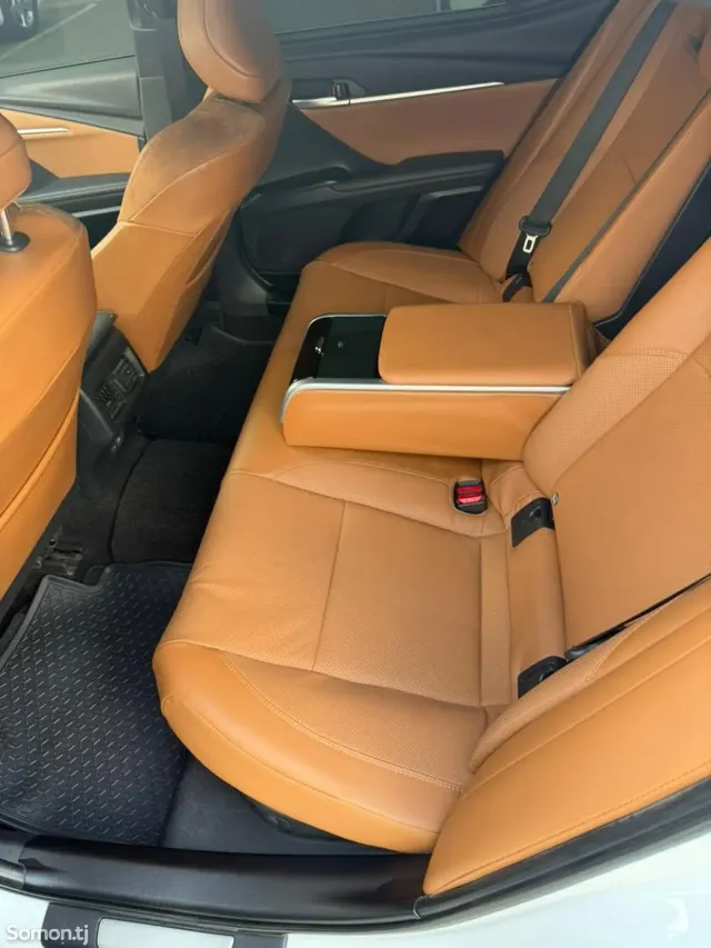Toyota Camry 2025 · 2.5 AT