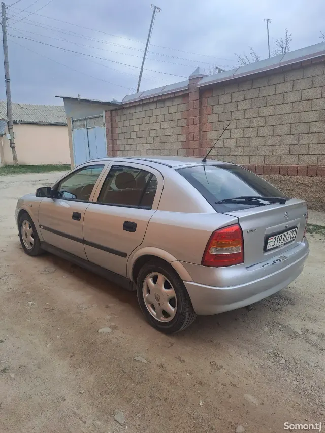 Opel Astra G 1998 · 1.6 MT