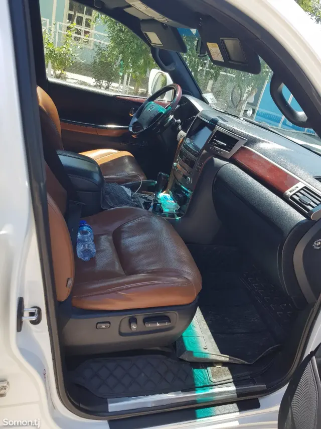 Lexus LX series 2014 · 5.7 AT