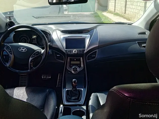 Hyundai Avante 2013 · 1.6 AT