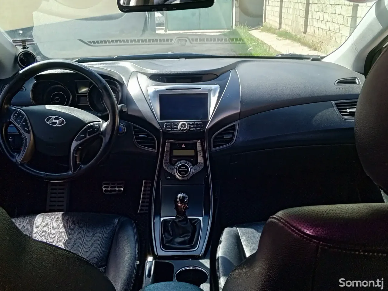Hyundai Avante 2013 · 1.6 AT