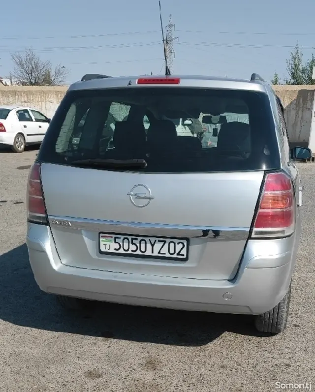 Opel Zafira 2006 · 1.6 MT