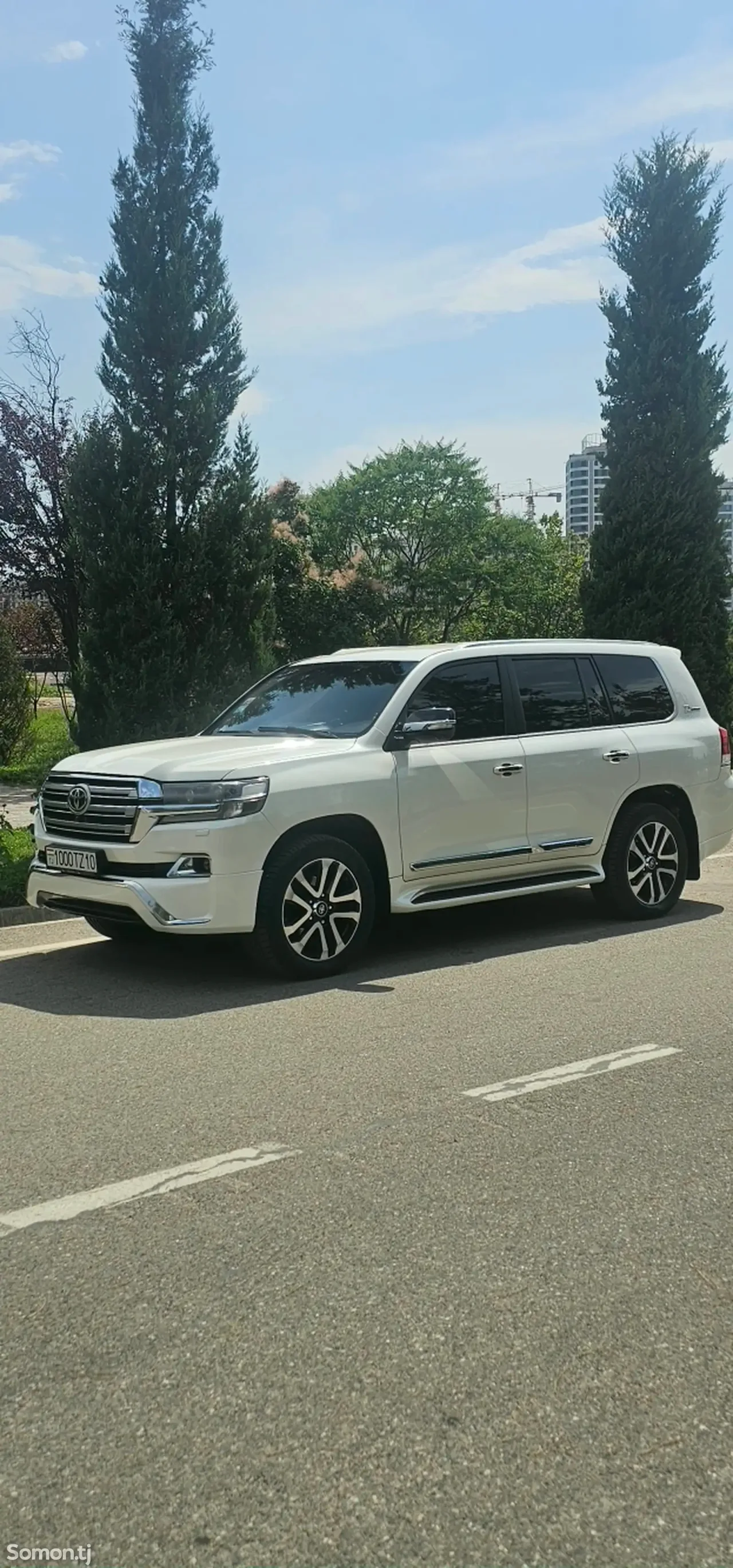 Toyota Land Cruiser 2018 · 4.6 AT