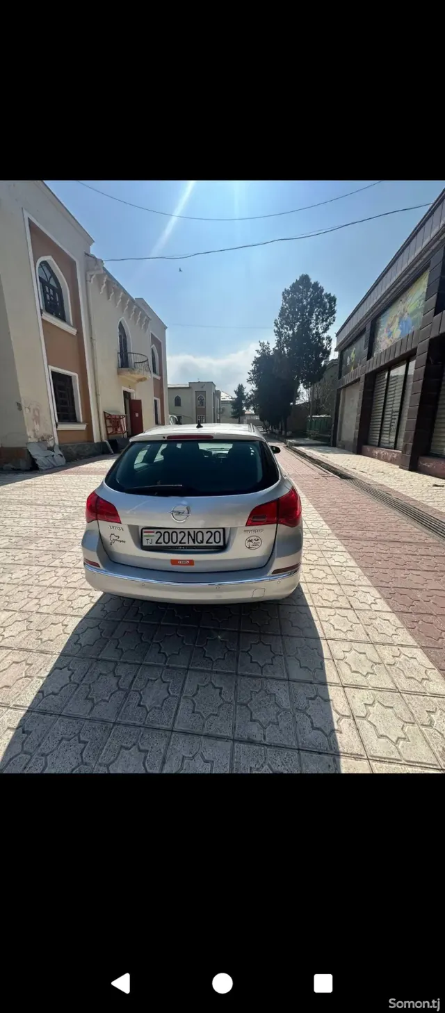 Opel Astra J 2014 · 1.4 MT