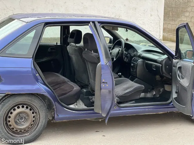 Opel Astra F 1995 · 1.6 MT
