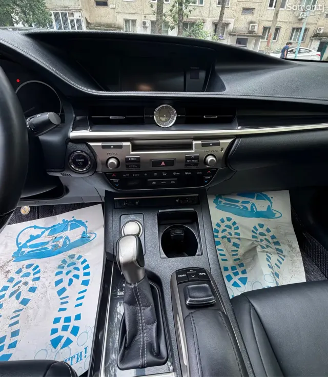 Lexus ES series 2014 · 2.5 AT