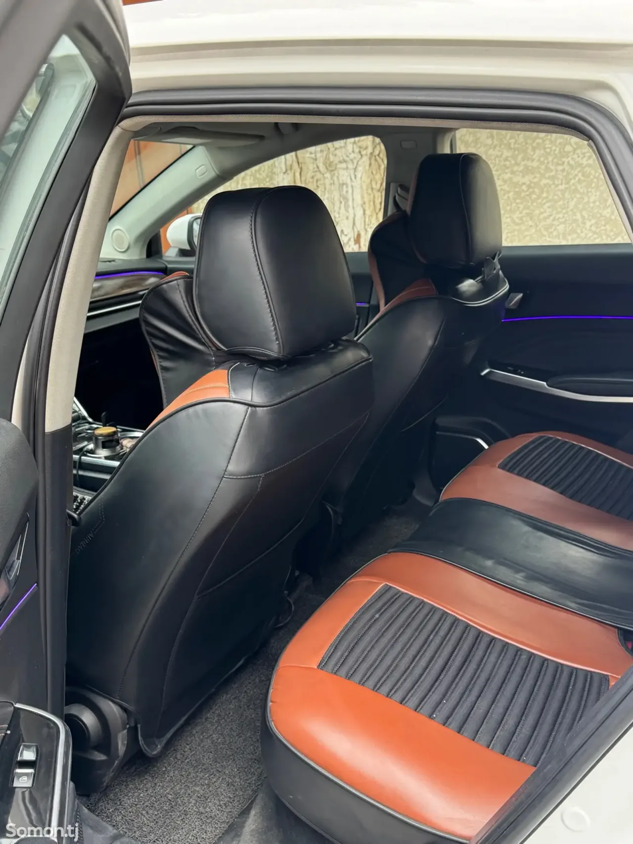 Hongqi E-HS3 2020 · AT
