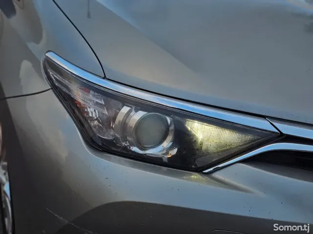 Toyota Auris 2015 · 1.8 AT
