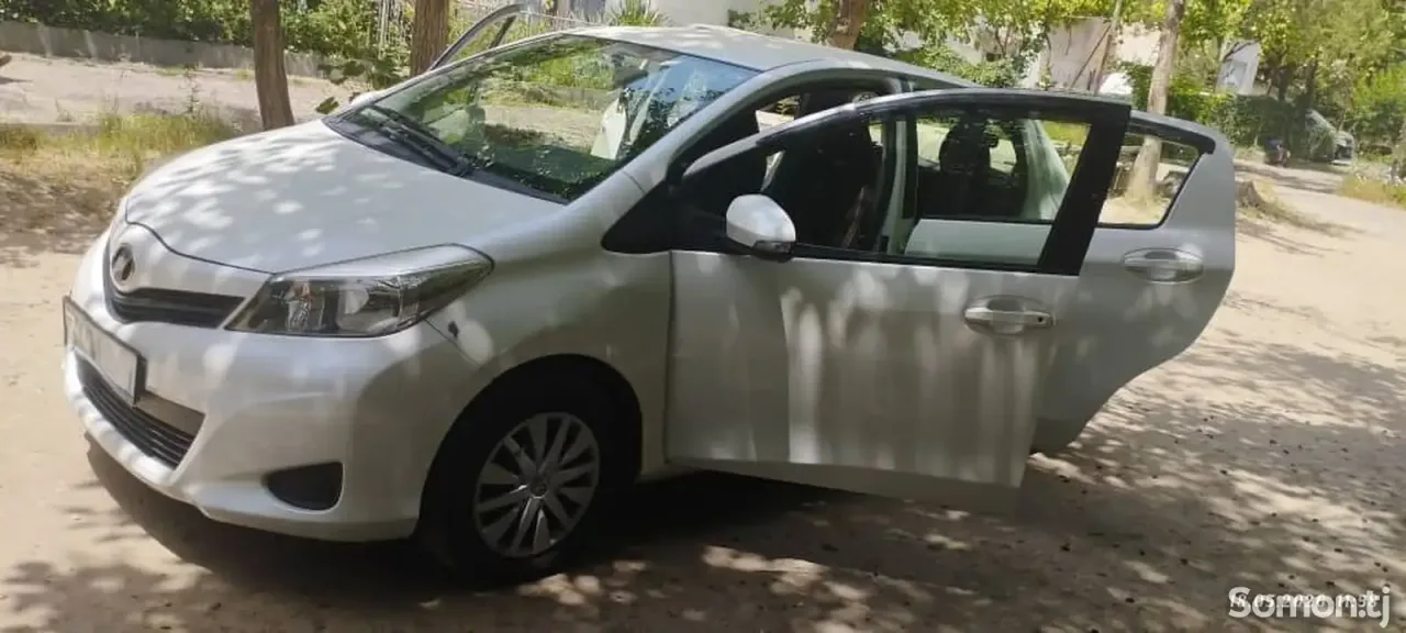 Toyota Vitz 2012 · 1.1 AT