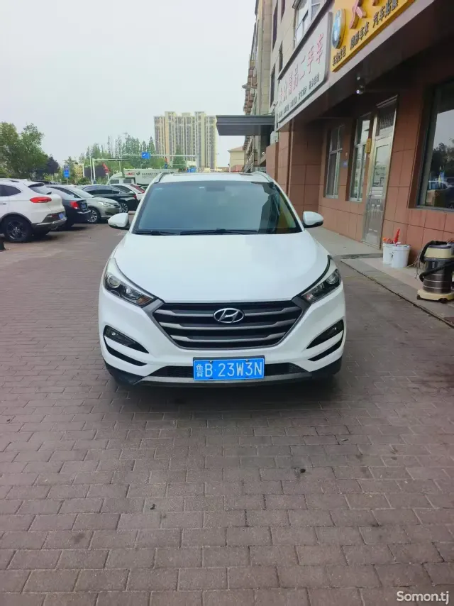 Hyundai Tucson 2015 · 1.6 AT