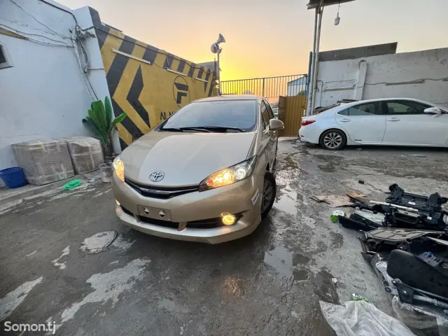 Toyota Wish 2015 · 1.8 AT