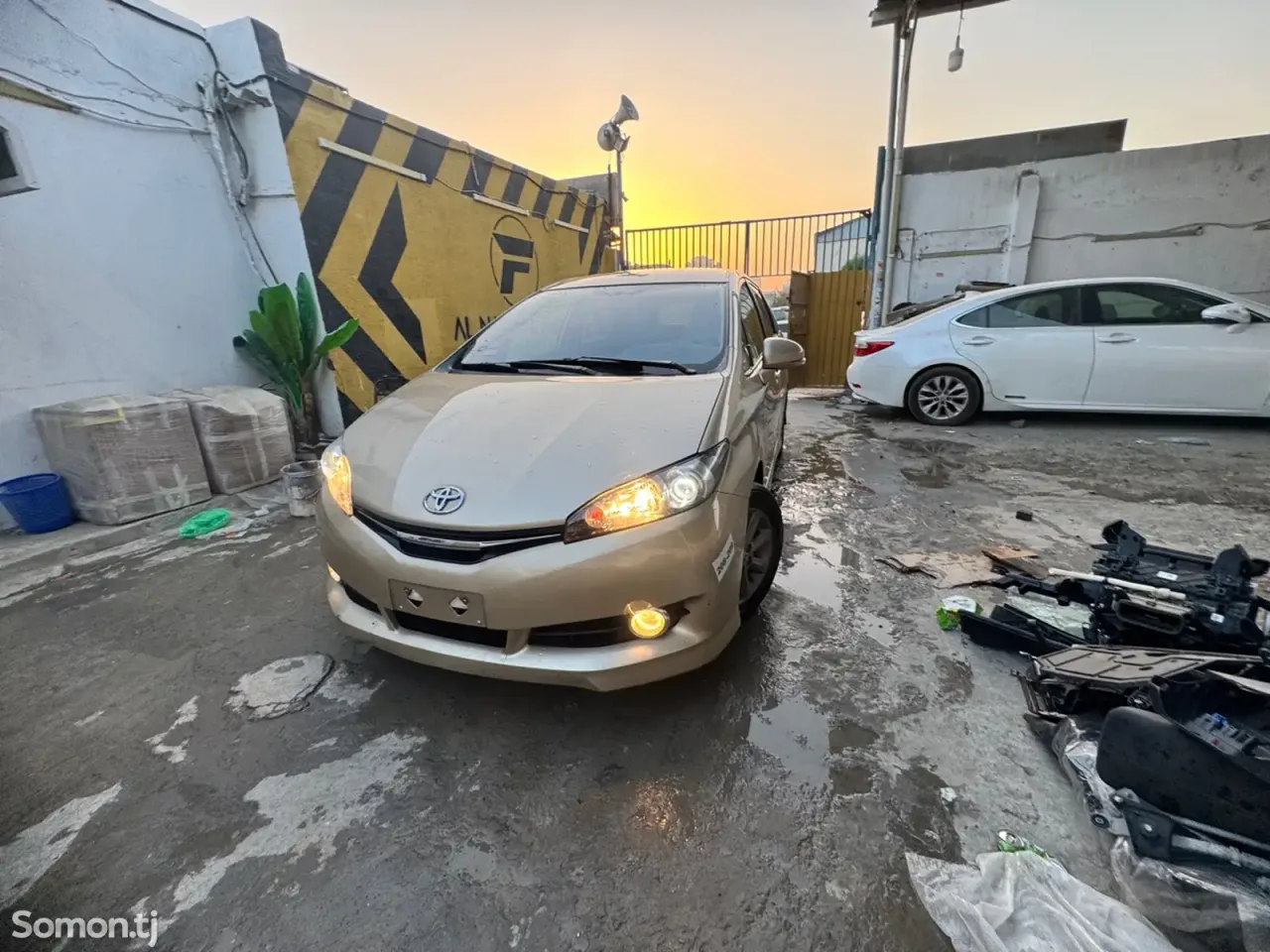 Toyota Wish 2015 · 1.8 AT