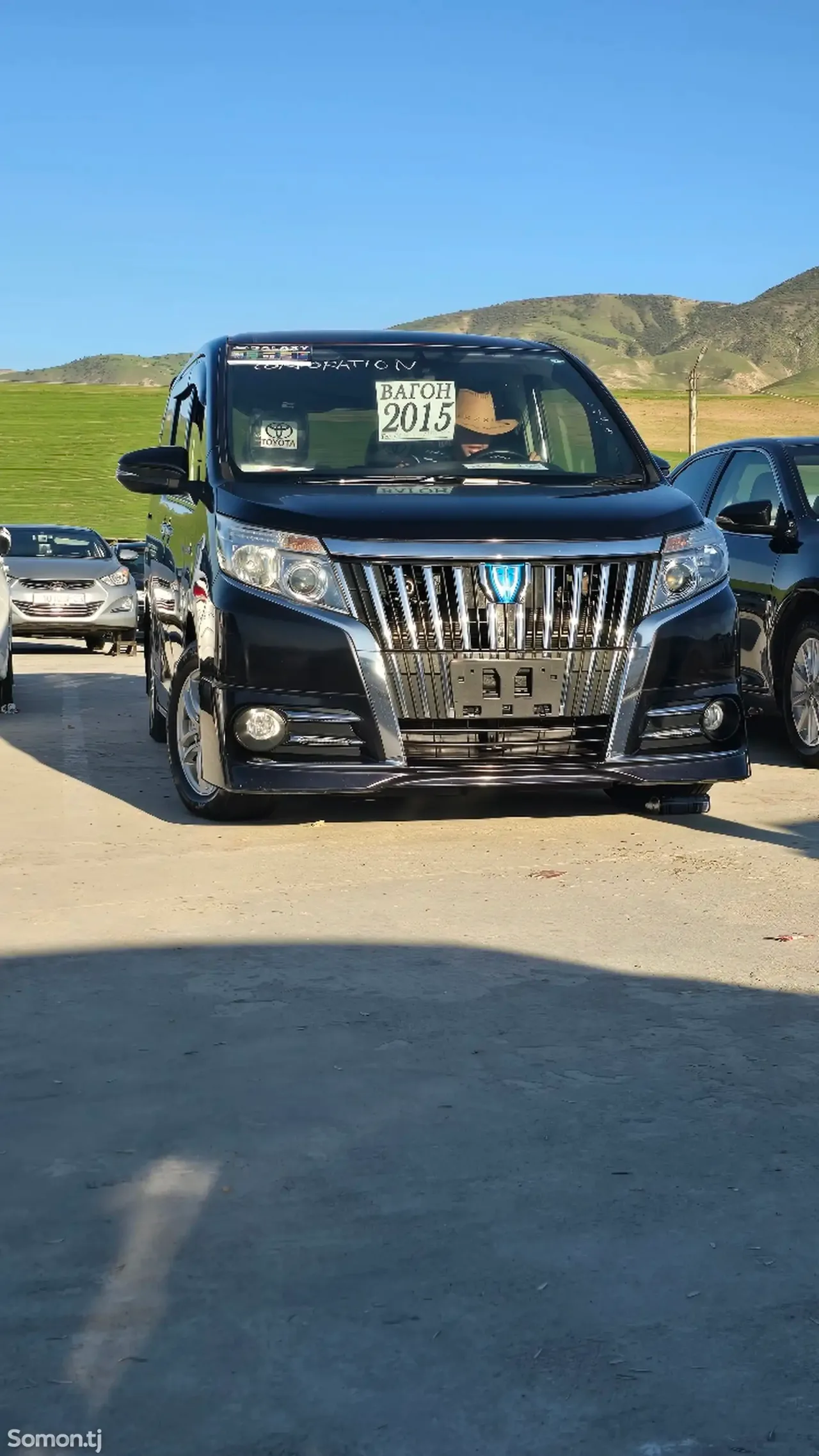 Toyota Voxy 2015 · 1.8 AT