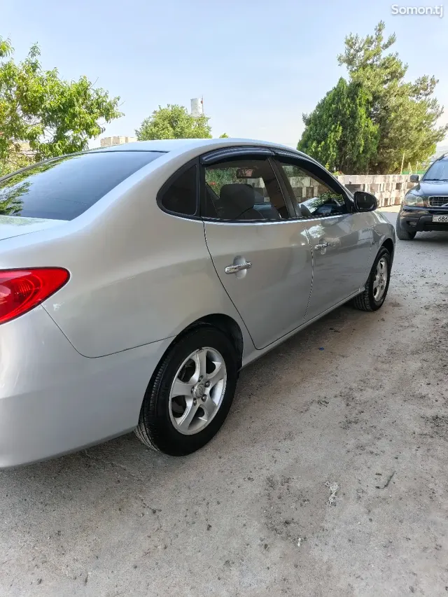 Hyundai Avante 2010 · 1.6 AT