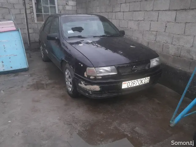 Opel Vectra A 1994 · 1.6 MT
