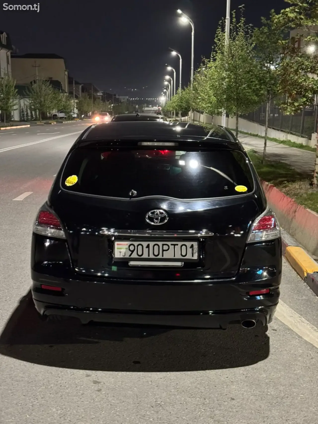 Toyota Mark X ZiO 2012 · 2.4 AT