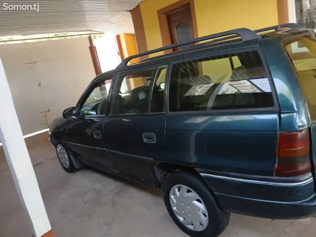 Opel Astra F 1997 · 1.6 MT