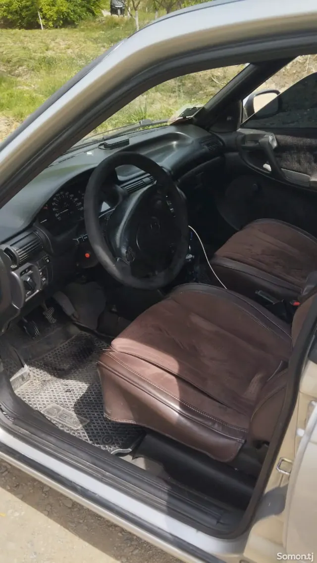 Opel Astra F 1993 · 1.6 MT