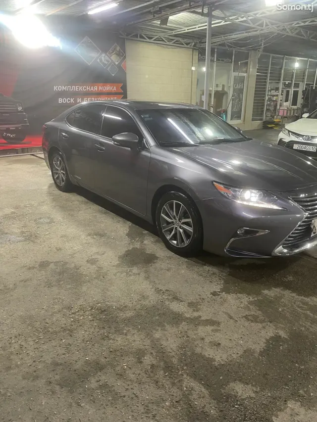 Lexus ES series 2017 · 2.5 AT