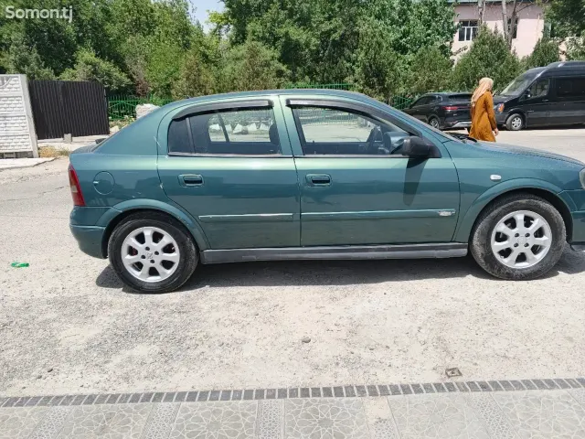 Opel Astra G 1999 · 1.6 MT