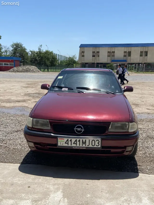 Opel Astra F 1997 · 1.6 MT