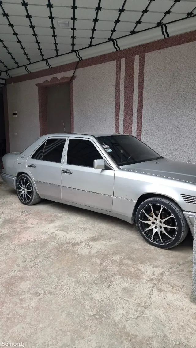 Mercedes-Benz W124 1994 · 2.0 AT