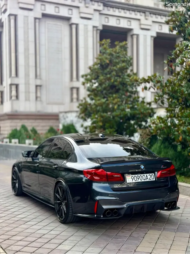 BMW M5 2018 · 4.4 AT