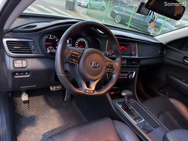 Kia K5 2016 · 2.0 AT
