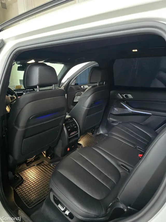 BMW X7 2022 · 4.0 AT