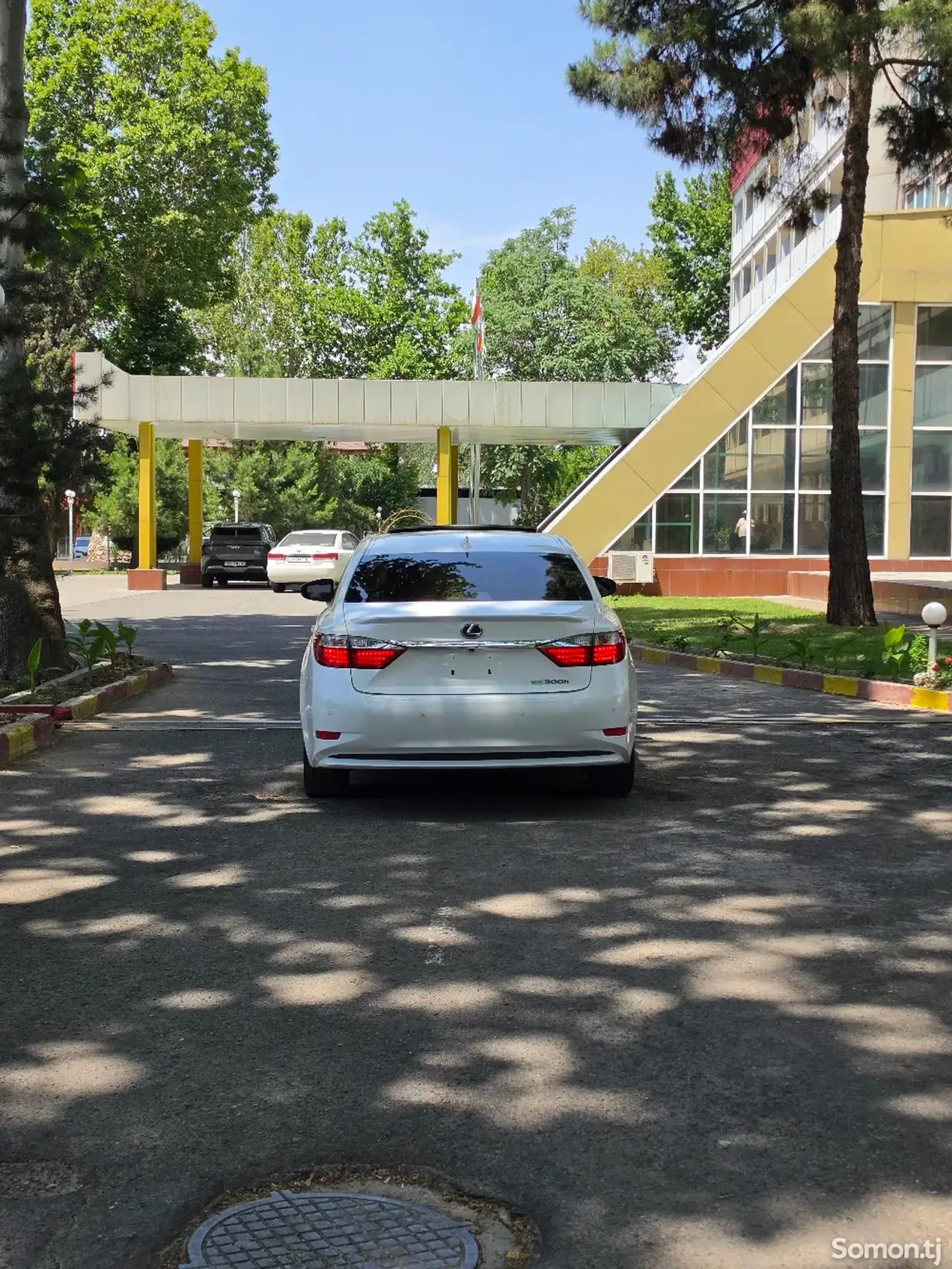 Lexus ES series 2015 · 2.5 AT