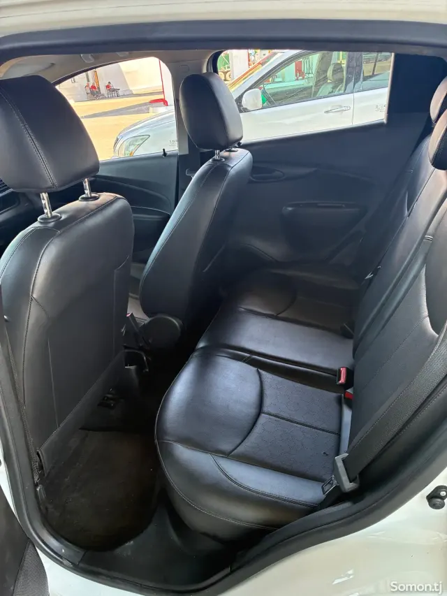 Chevrolet Spark 2016 · 1.1 AT