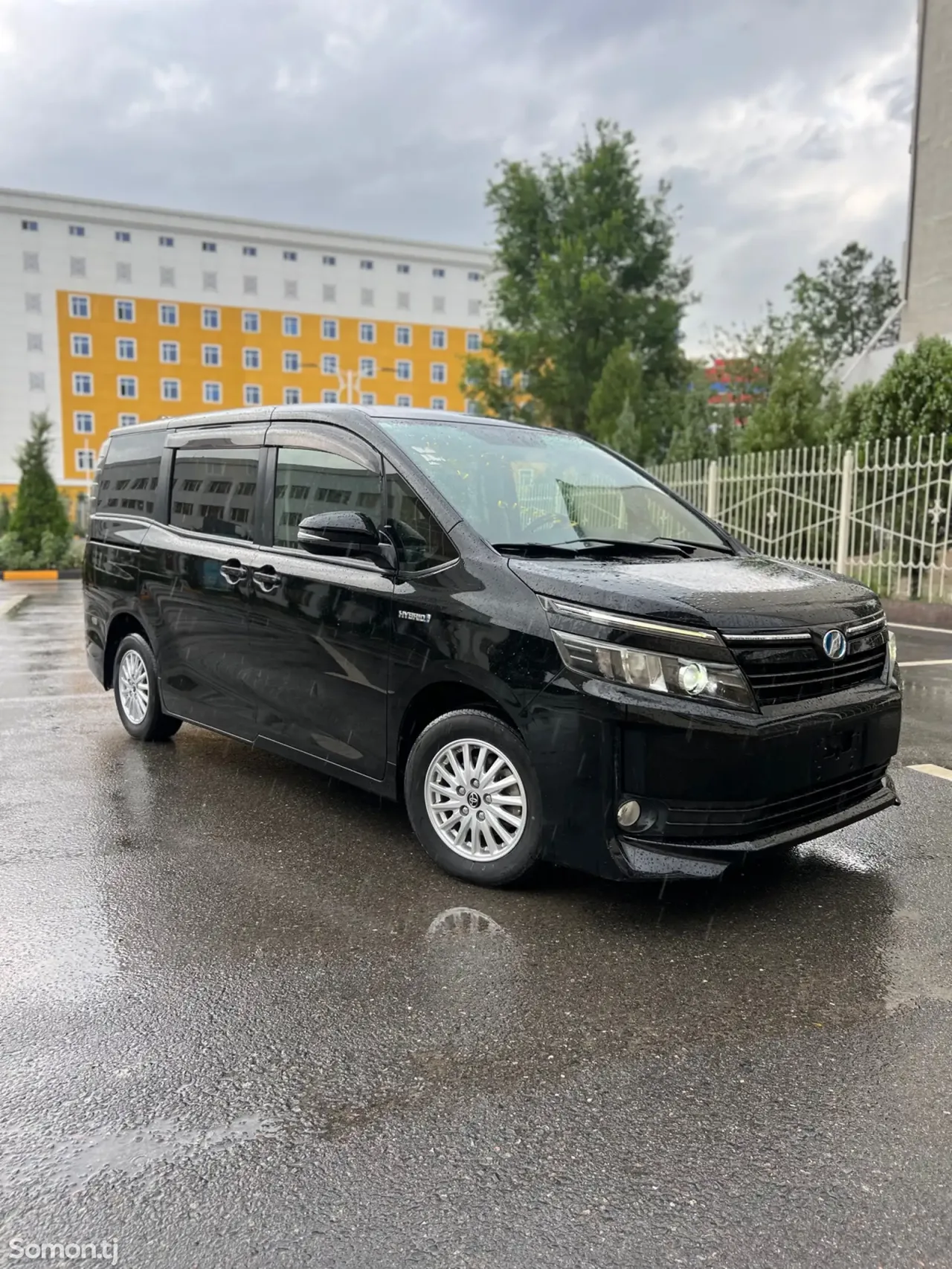 Toyota Voxy 2015 · 2.0 CVT