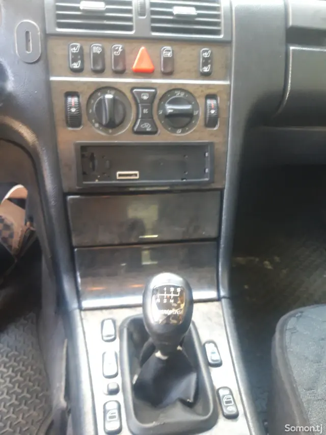 Mercedes-Benz E class 1997 · 2.0 MT