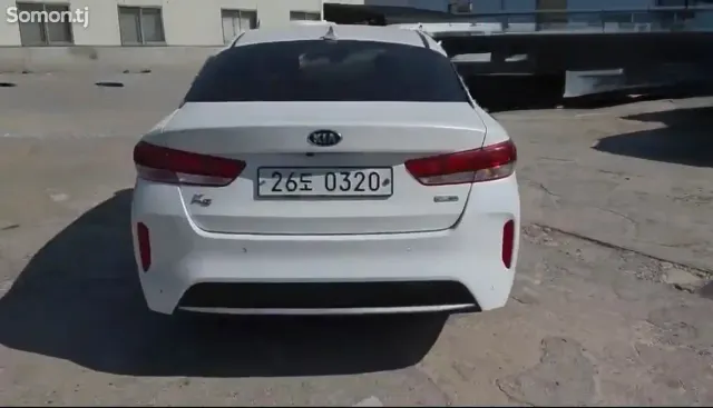 Kia K5 2016 · 2.0 AT