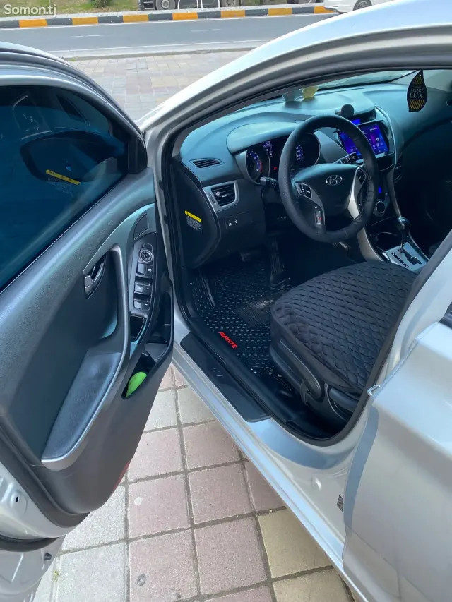 Hyundai Avante 2013 · 1.6 AT
