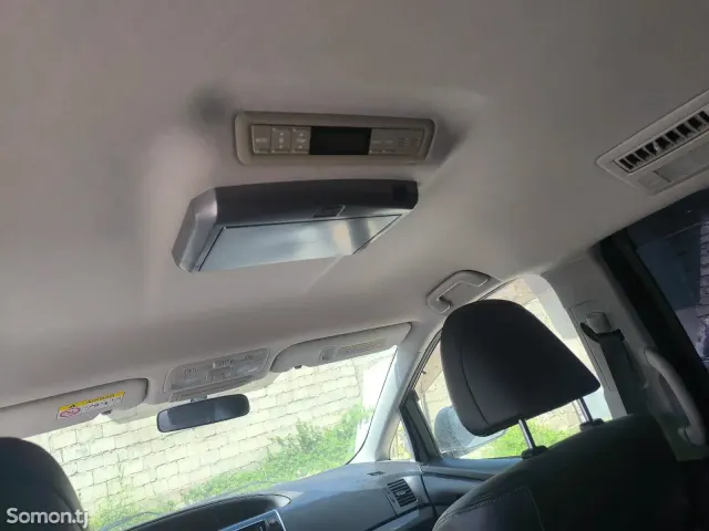 Toyota Estima 2015 · 2.4 AT