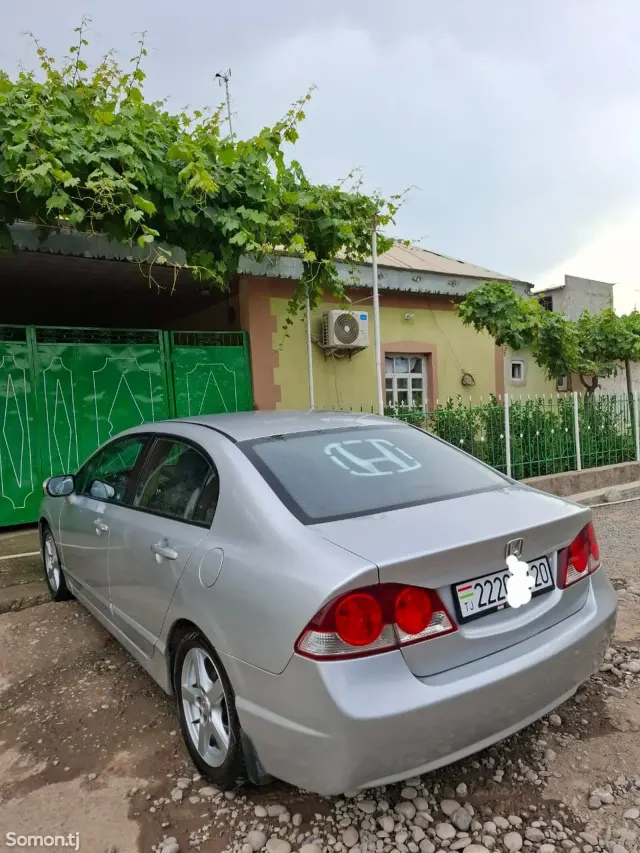 Honda Civic 2007 · 1.8 AT
