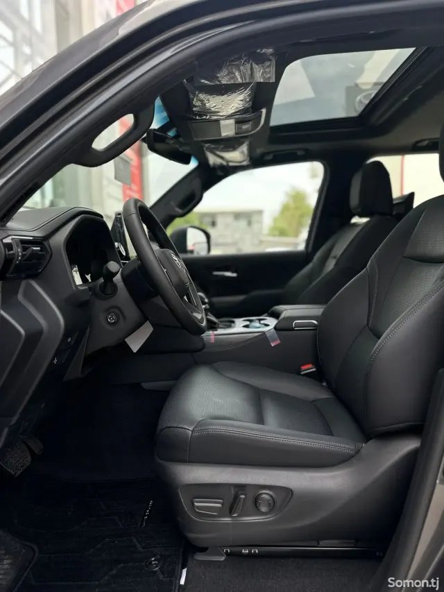 Toyota Land Cruiser 2025 · 3.5 AT