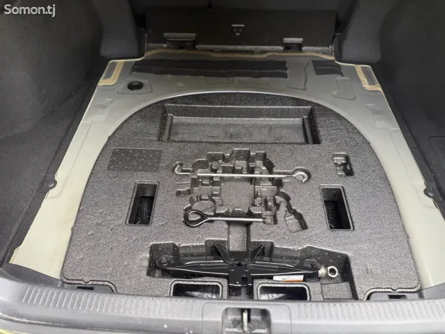 Toyota Camry 2019 · 2.5 AT