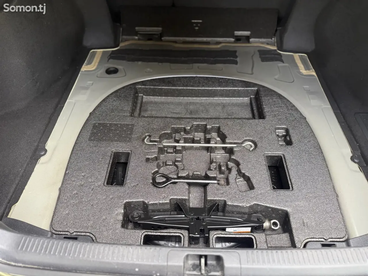 Toyota Camry 2019 · 2.5 AT