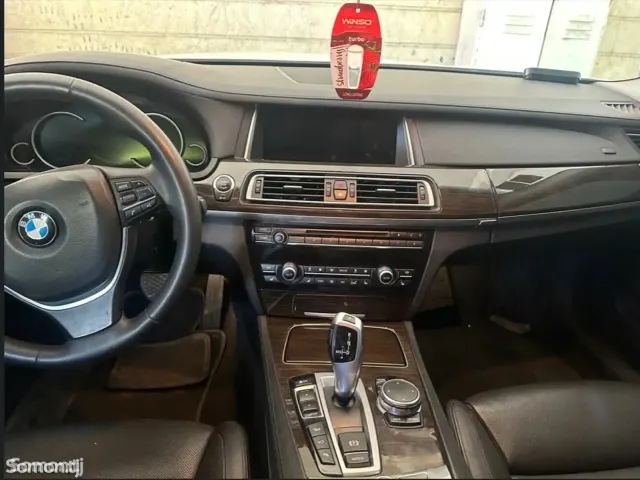 BMW 7 series 2015 · 4.0 AT