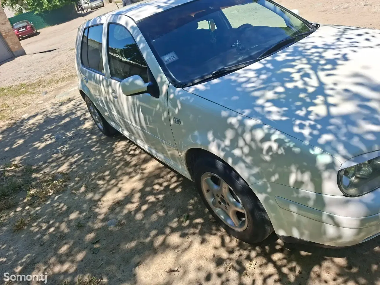 Volkswagen Golf 1999 · 1.6 MT