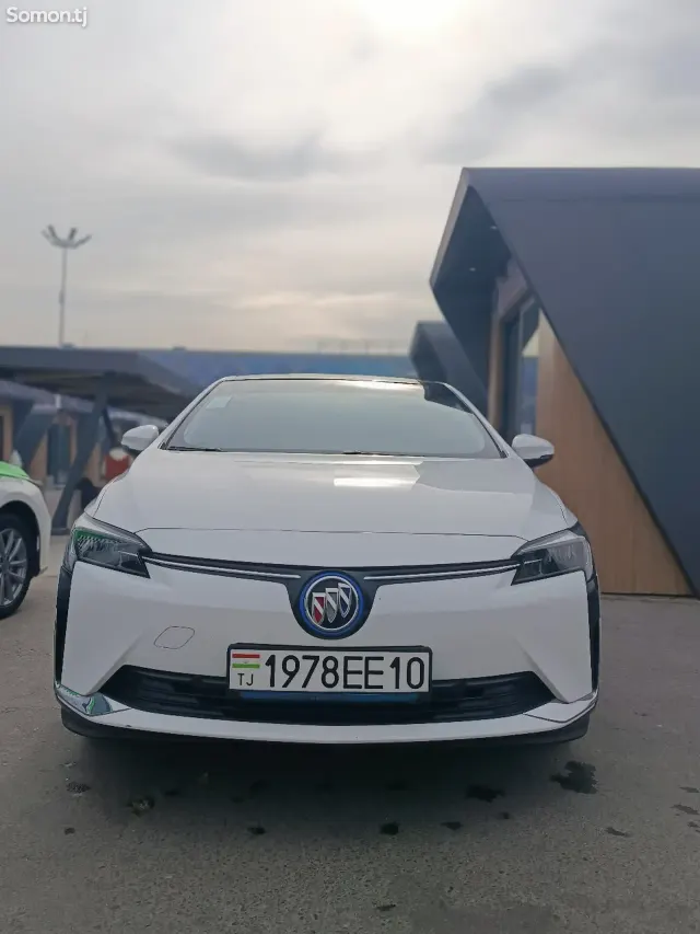 BYD E2 2024 · 2.0 AT