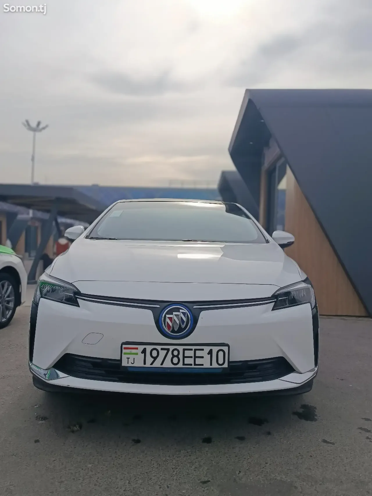 BYD E2 2024 · 2.0 AT