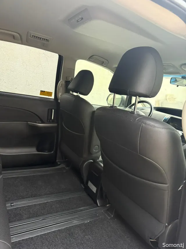 Toyota Estima 2014 · 2.4 AT