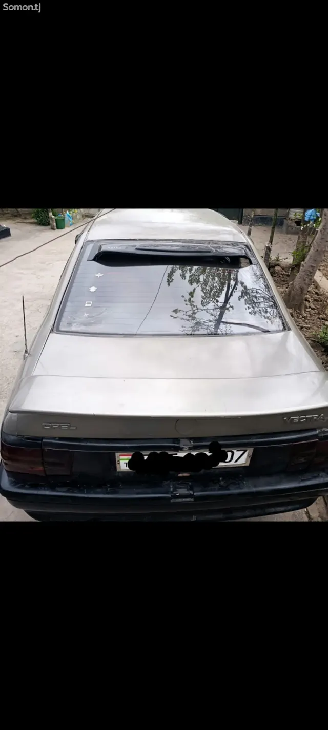 Opel Vectra A 1990 · 1.6 MT