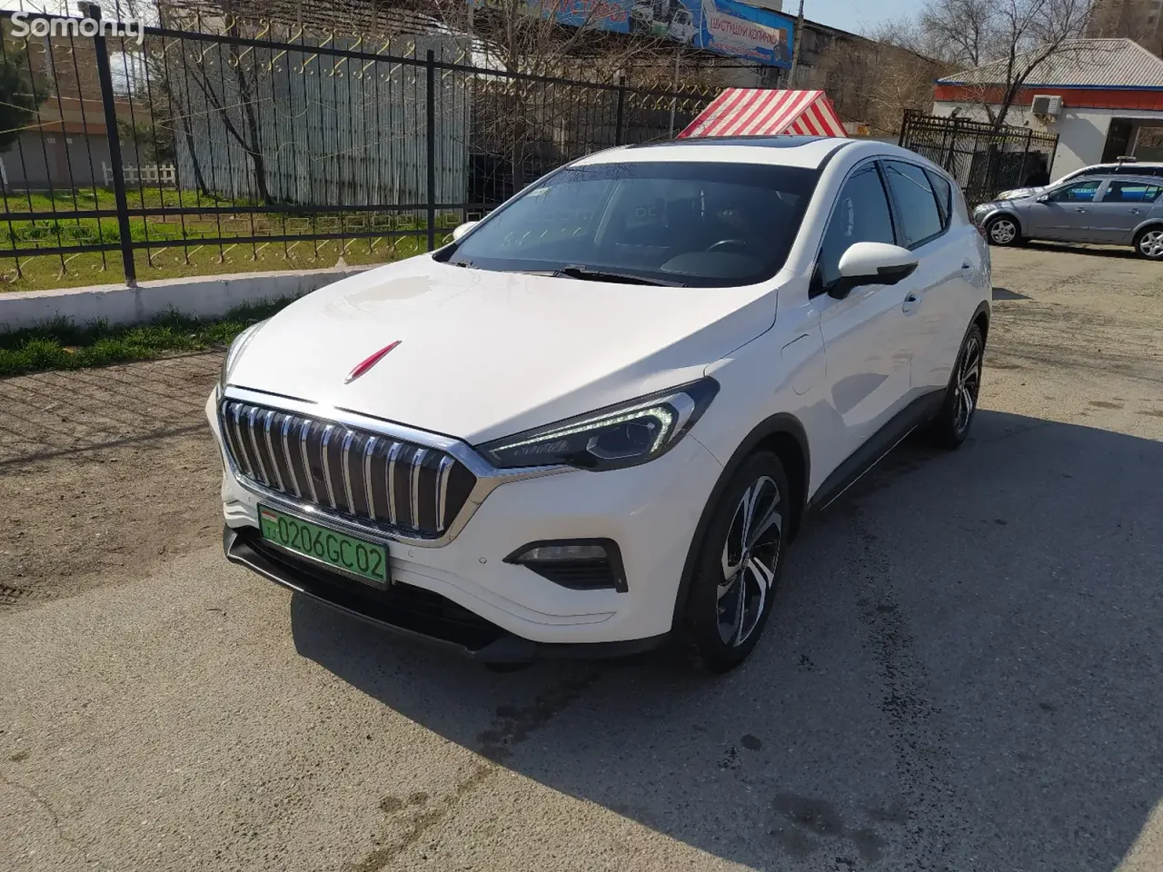 Hongqi E-HS3 2019 · AT