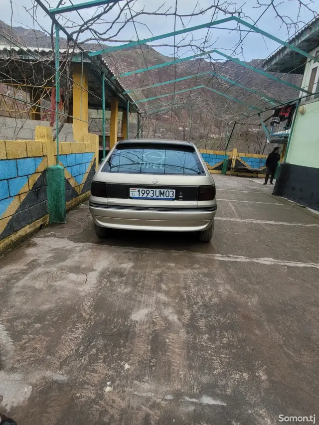 Opel Astra F 1995 · 1.6 MT